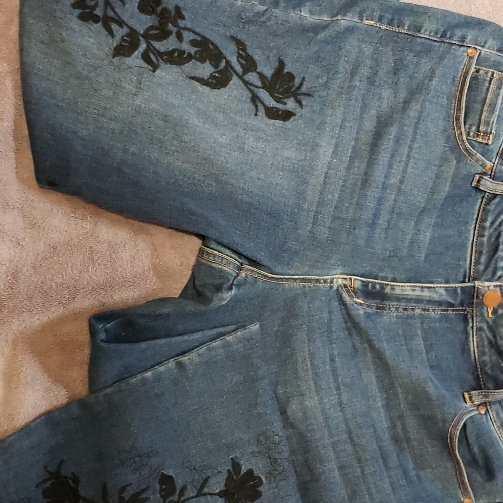 Lane bryant Jeans with black design